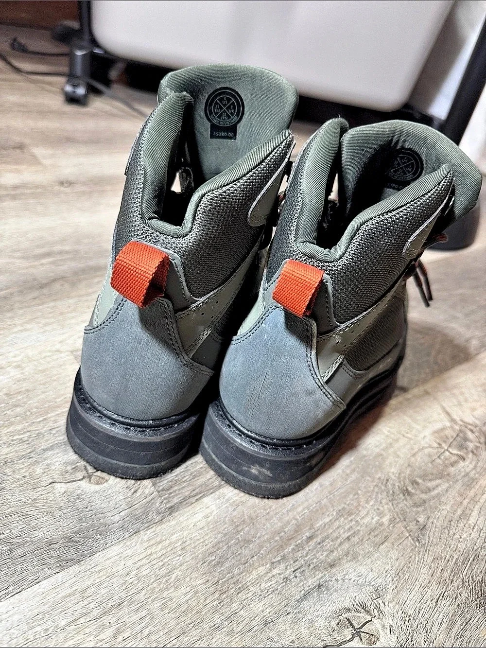 Simms Kids Youth Tributary Felt Sole Wading Boots Gray US Size 4 (EUC)